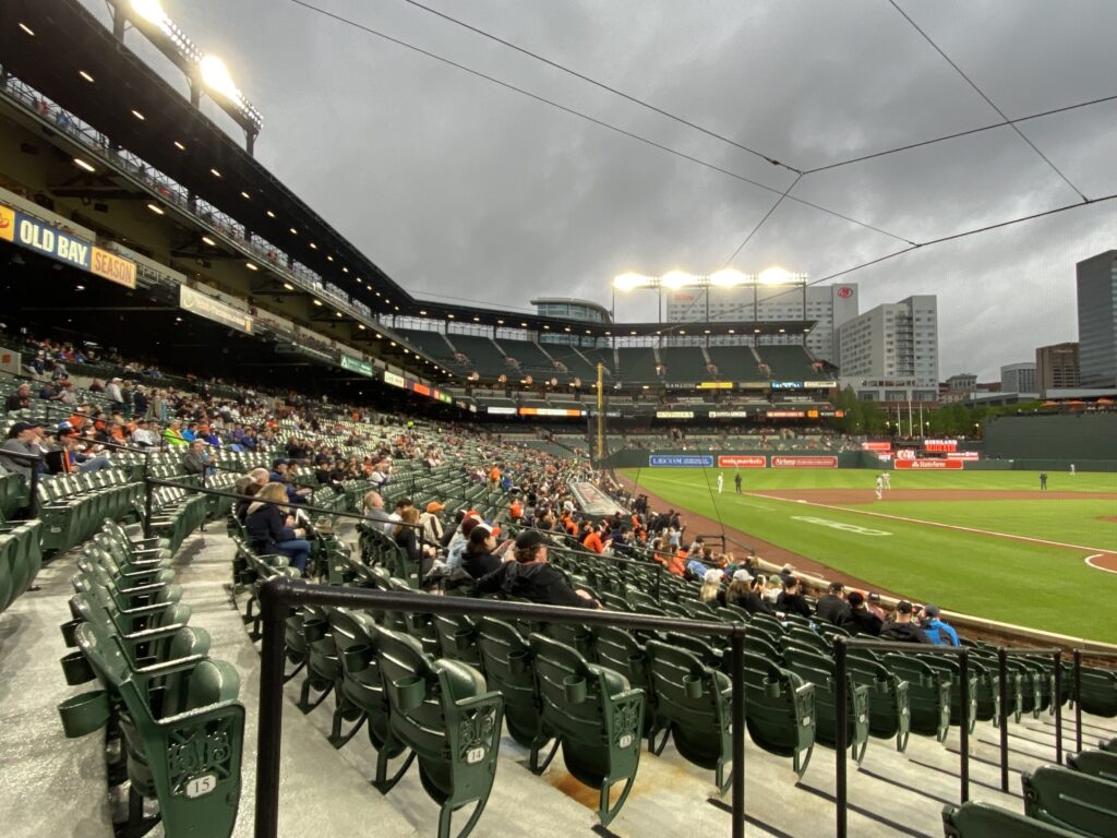 オリオールパーク3塁側の座席の様子